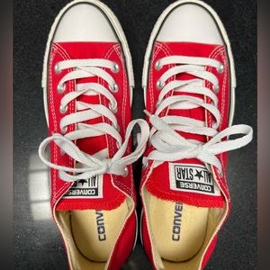 Converse Chuck Taylor All Star
UNISEX LOW TOP SHOE